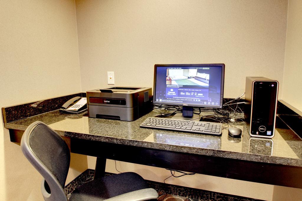 Cobblestone Inn & Suites-Winterset ภายนอก รูปภาพ