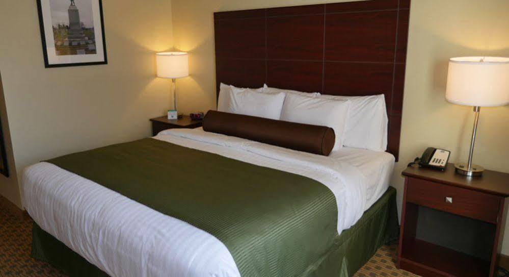 Cobblestone Inn & Suites-Winterset ภายนอก รูปภาพ