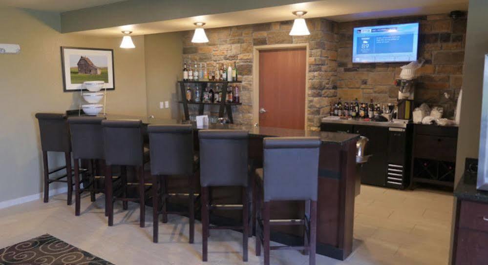 Cobblestone Inn & Suites-Winterset ภายนอก รูปภาพ