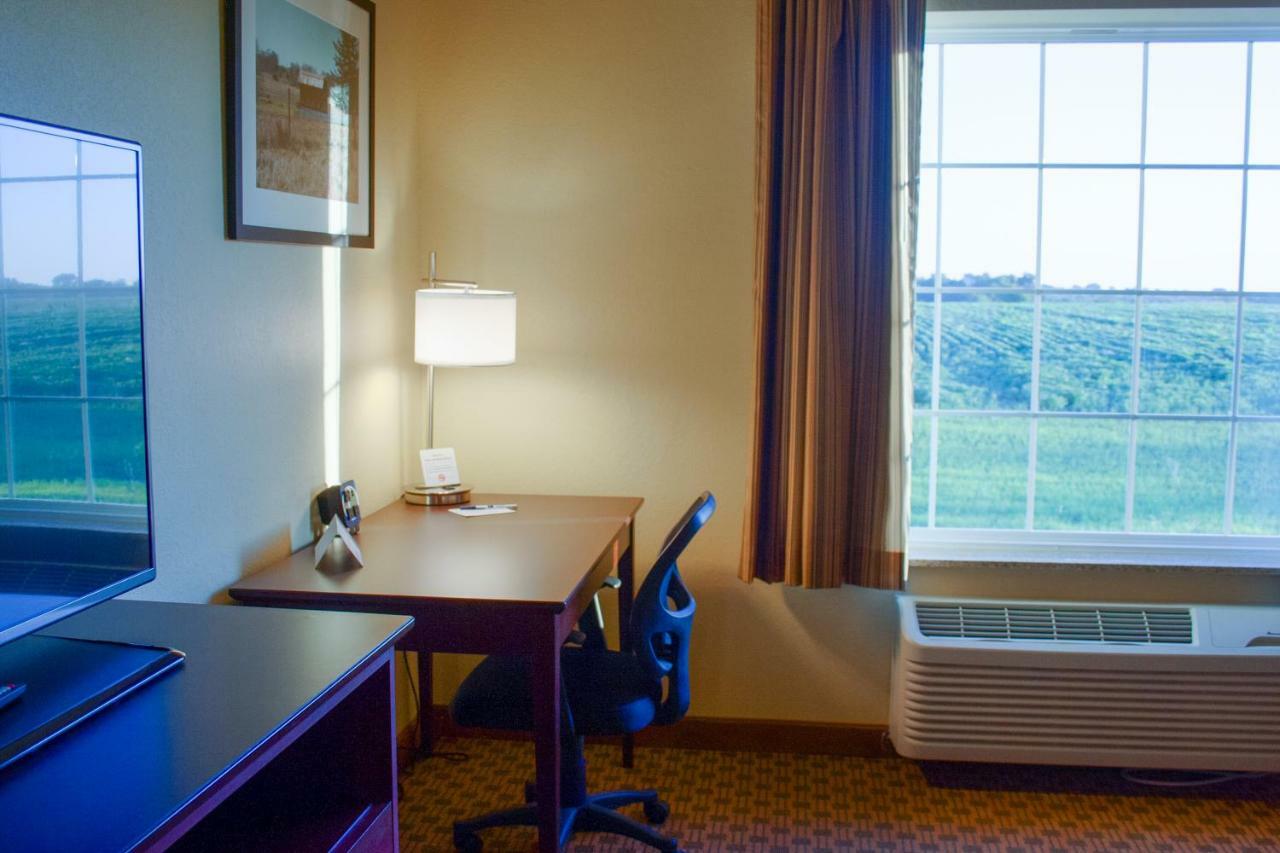 Cobblestone Inn & Suites-Winterset ภายนอก รูปภาพ