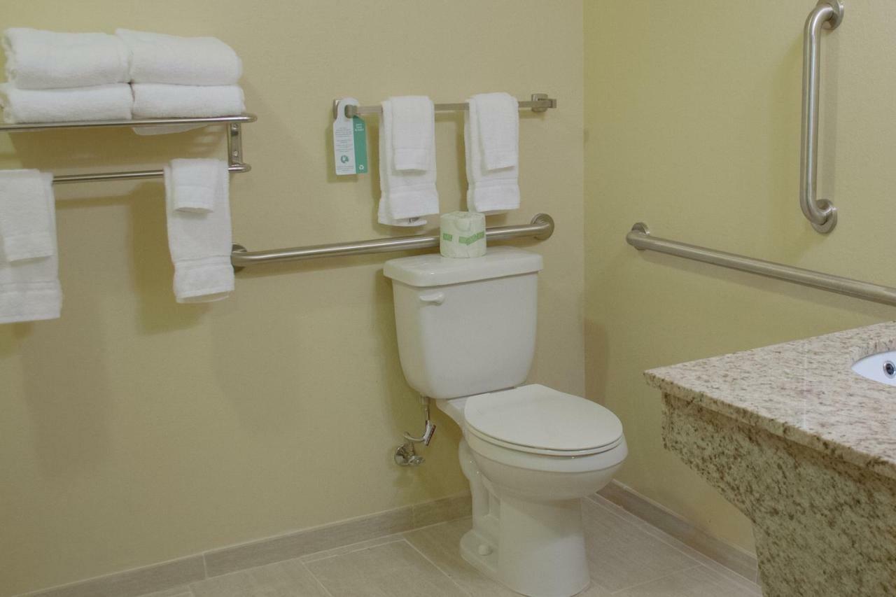 Cobblestone Inn & Suites-Winterset ภายนอก รูปภาพ