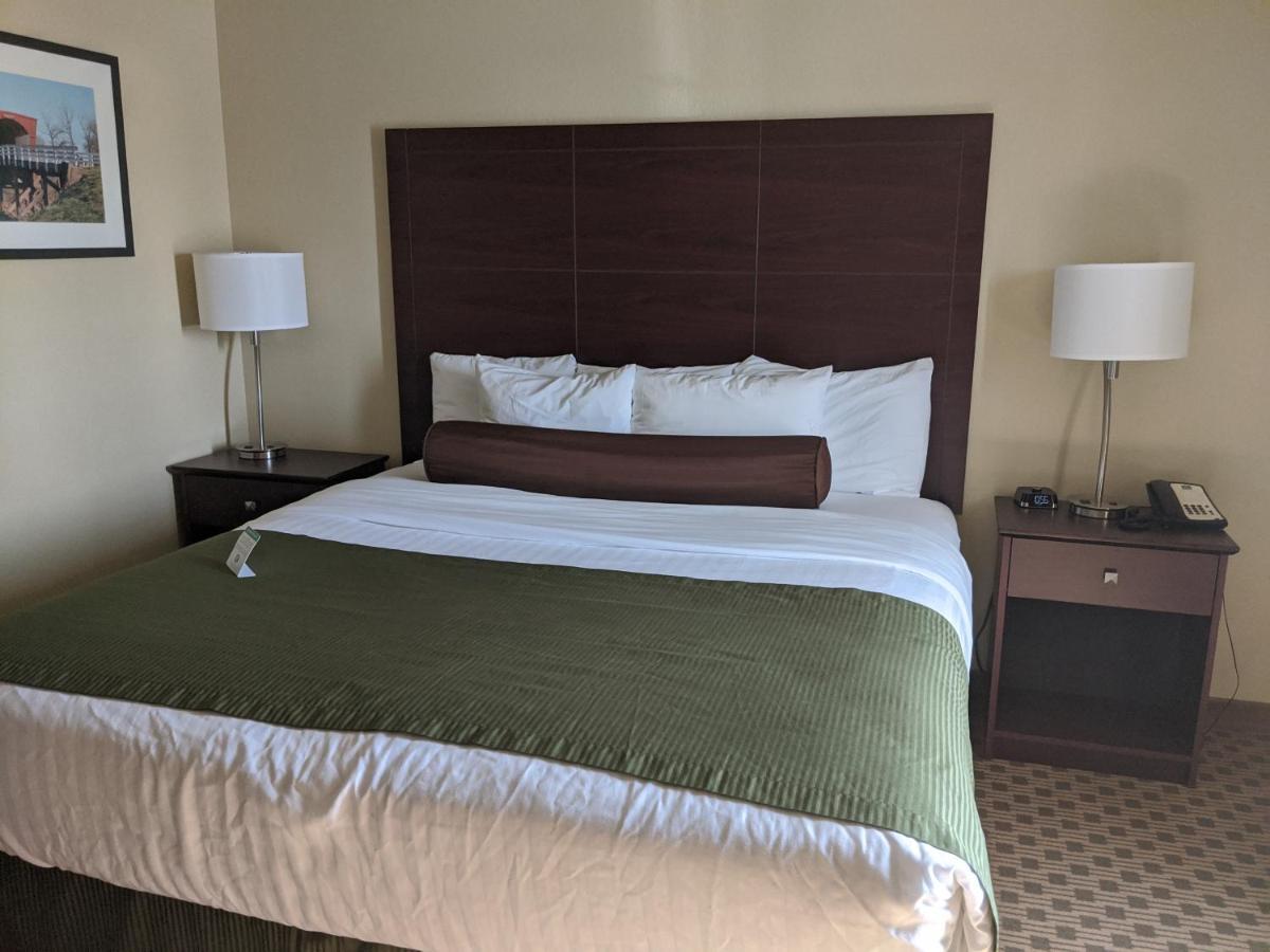 Cobblestone Inn & Suites-Winterset ภายนอก รูปภาพ
